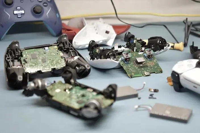 Demontaż kontrolera Xbox Series X